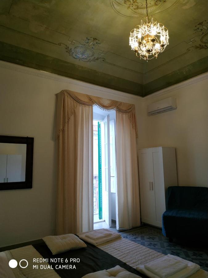 Le Suite Del Teatro Cucinino Privato Taranto Exterior photo